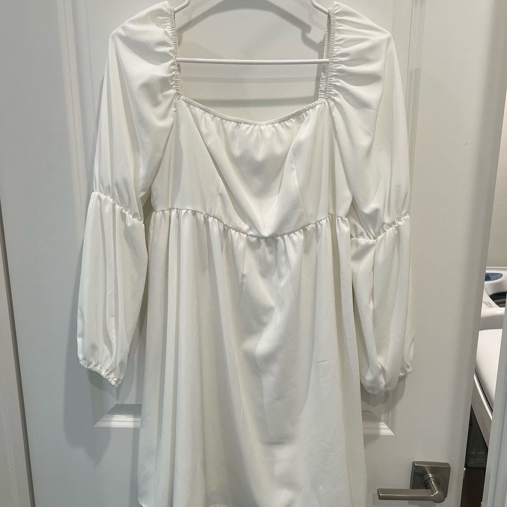 Elegant White Long Sleeve Dress